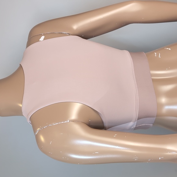 Babaton Aritzia Walter Contour Muscle Tank Sleeveless Crop Top Womens Size Small - Picture 7 of 16